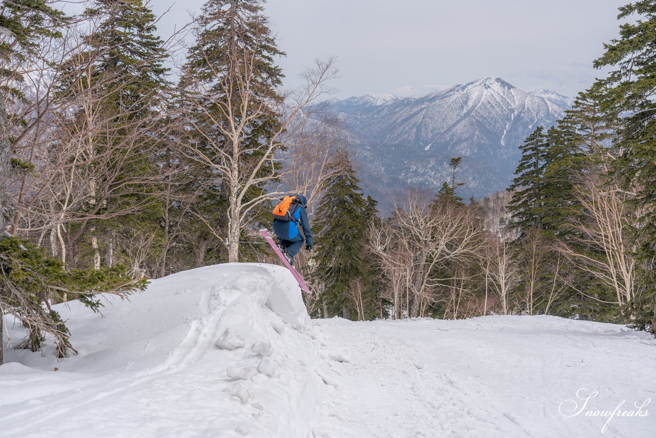 大雪山層雲峡・黒岳ロープウェイスキー場　本日の積雪 310cm。神々の遊ぶ庭でのんびり春スキー＆スノーボードを楽しみましょう♪